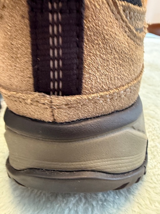 NWOT - L.L. Bean Men\'s Tan and Black Comfort Ride Waterproof Shoes main image 9